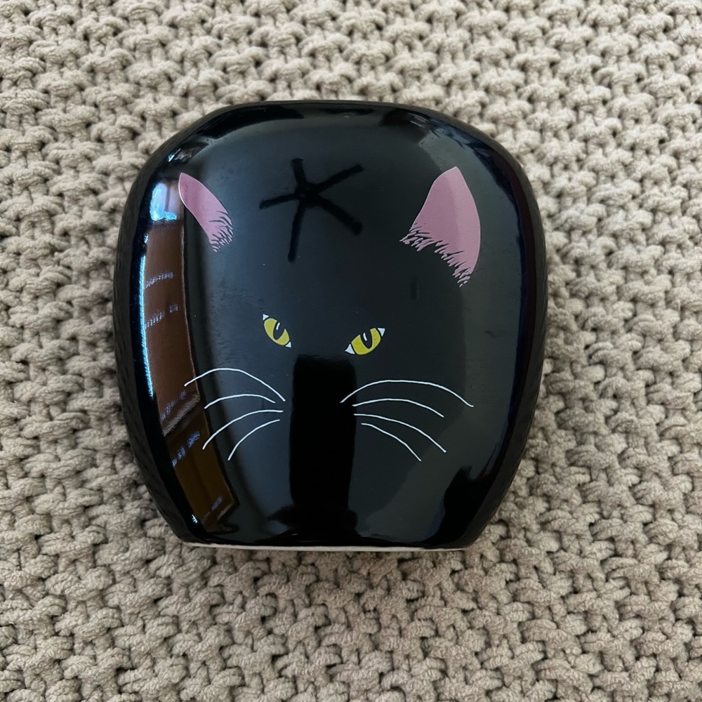 black kitty vase